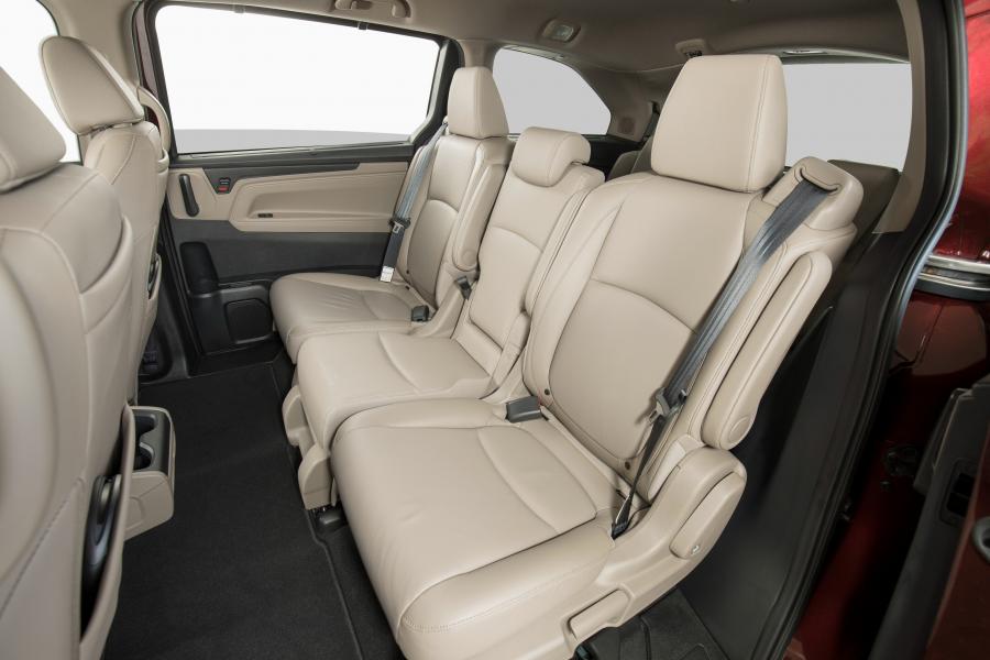 Интерьер Honda Odyssey 2017 года  (фото 20 из 160)